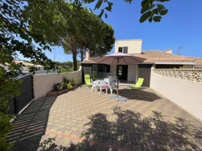 Jolie Villa 3 Pièces avec Véranda, Terrasse, Parking Sécurisé et Animaux Admis à Saint-Cyprien - FR-1-106-68